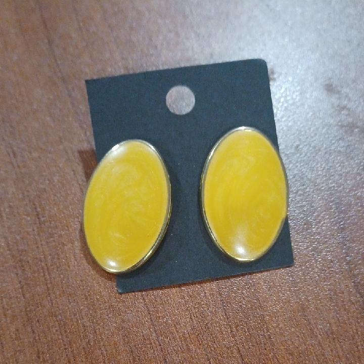 903 Vtg Opalescent Yellow Oval Earrings 903 Vtg Opalescent Yellow Oval Earrings
